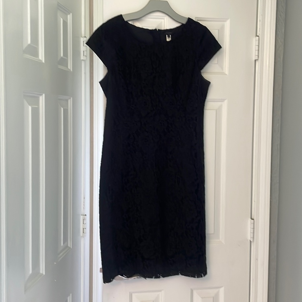 J crew black lace sheath dress sz 8- super flattering!